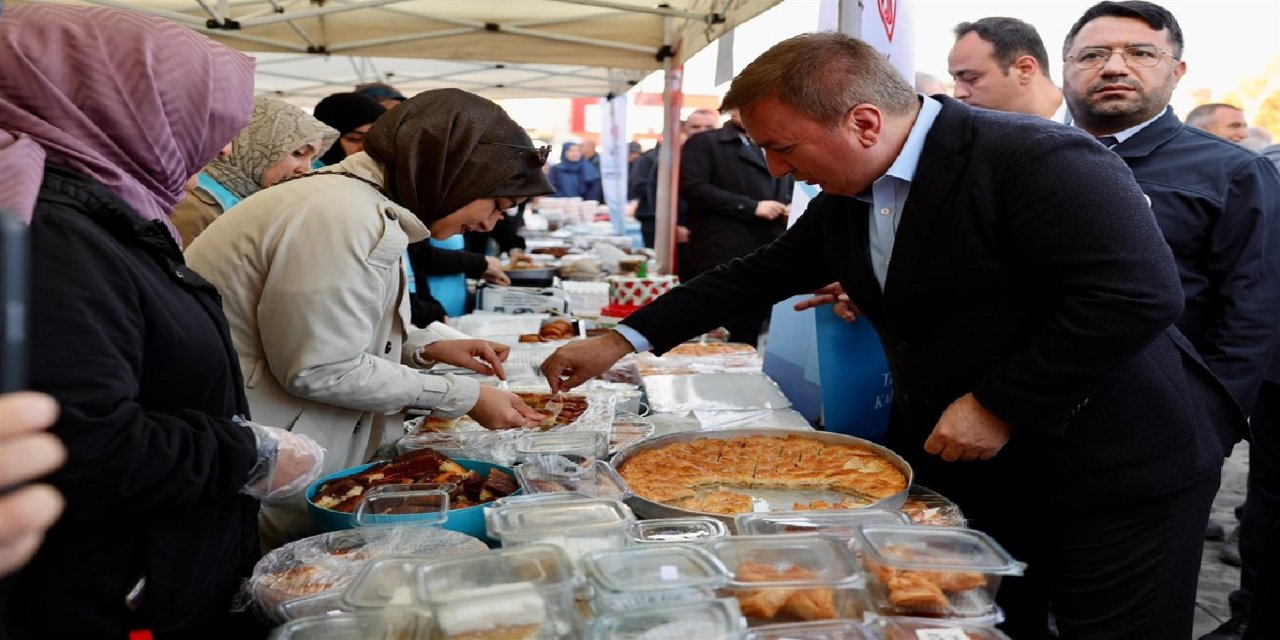 Erzincan’da “Gazze Yararına Hayır Çarşısı” açıldı