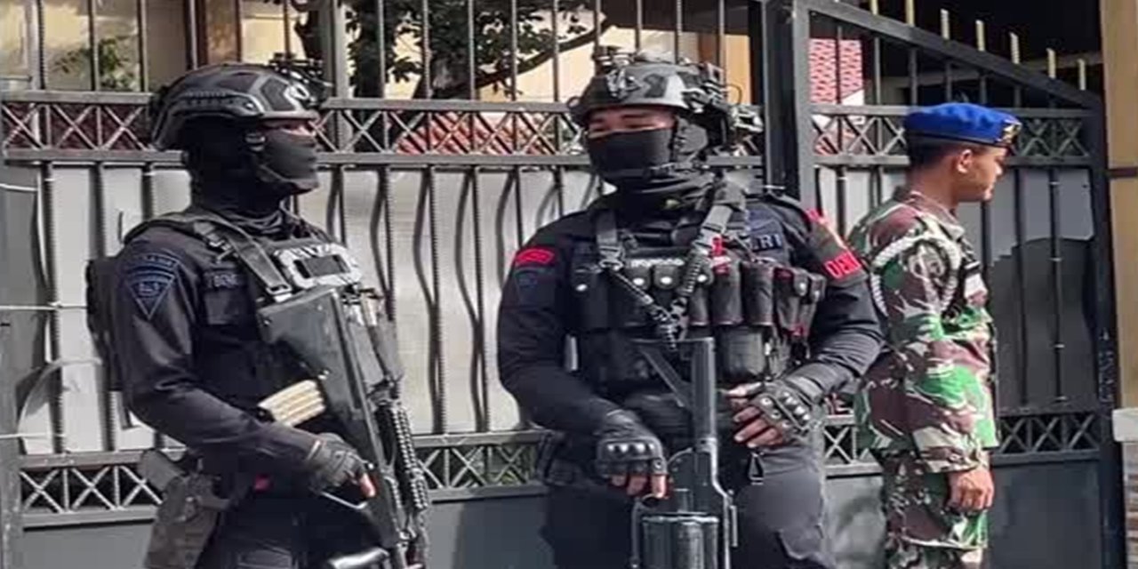 Endonezya'da camide patlama: 54 yaralı