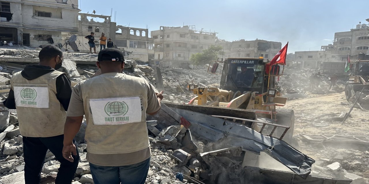 Umut Kervanı Gazze'de enkaz kaldırma çalışmalarını sürdürüyor