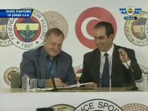 Fenerbahçe, Dick Advocaat ile sözleşme imzaladı