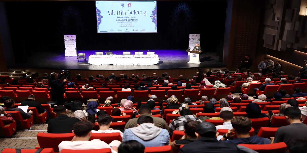Gaziantep'te "Ailenin Geleceği, Tehditler, Değerler ve Çözüm Arayışları" sempozyumu başladı
