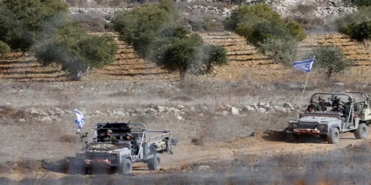 Siyonist rejim Suriye'ye saldırdı, köylerde yol kontrol noktaları kurdu