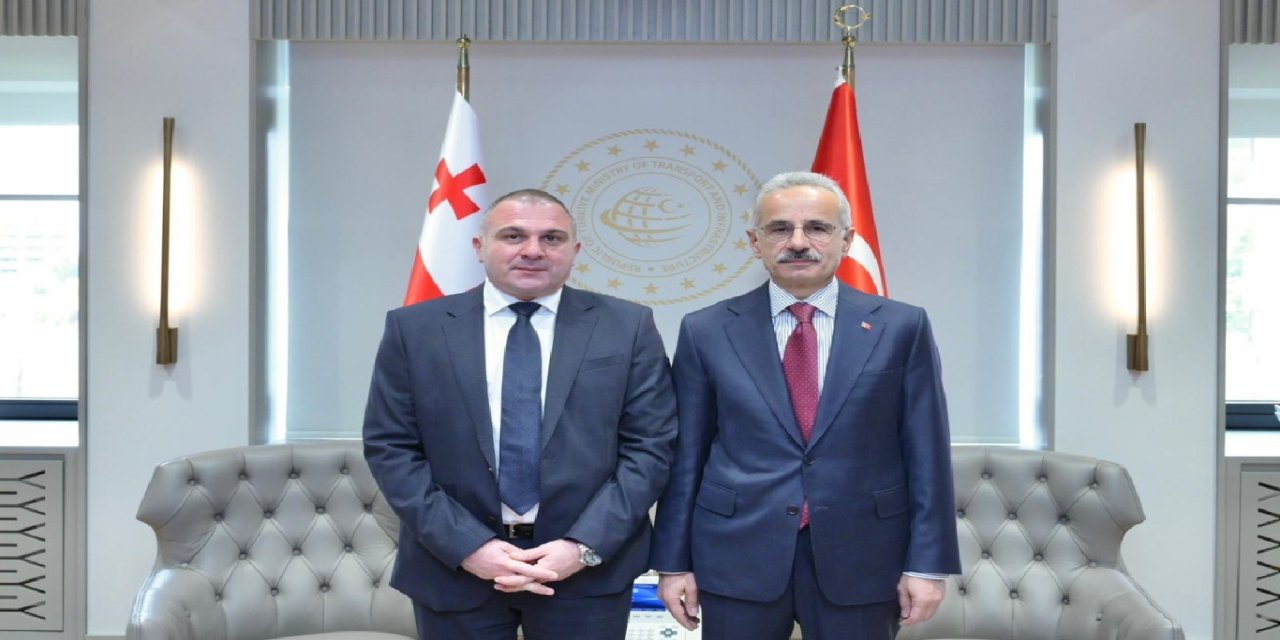 Bakan Uraloğlu, Gürcistan Altyapı Bakanı Sokhadze ile görüştü