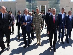 Başbakan Yıldırım, Elazığ'da idam isteriz sloganıyla karşılandı