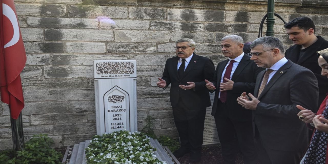 AK Parti Kültür ve Sanat Politikaları Başkanlığından Sezai Karakoç’un ölüm yıldönümünde kabrine ziyaret