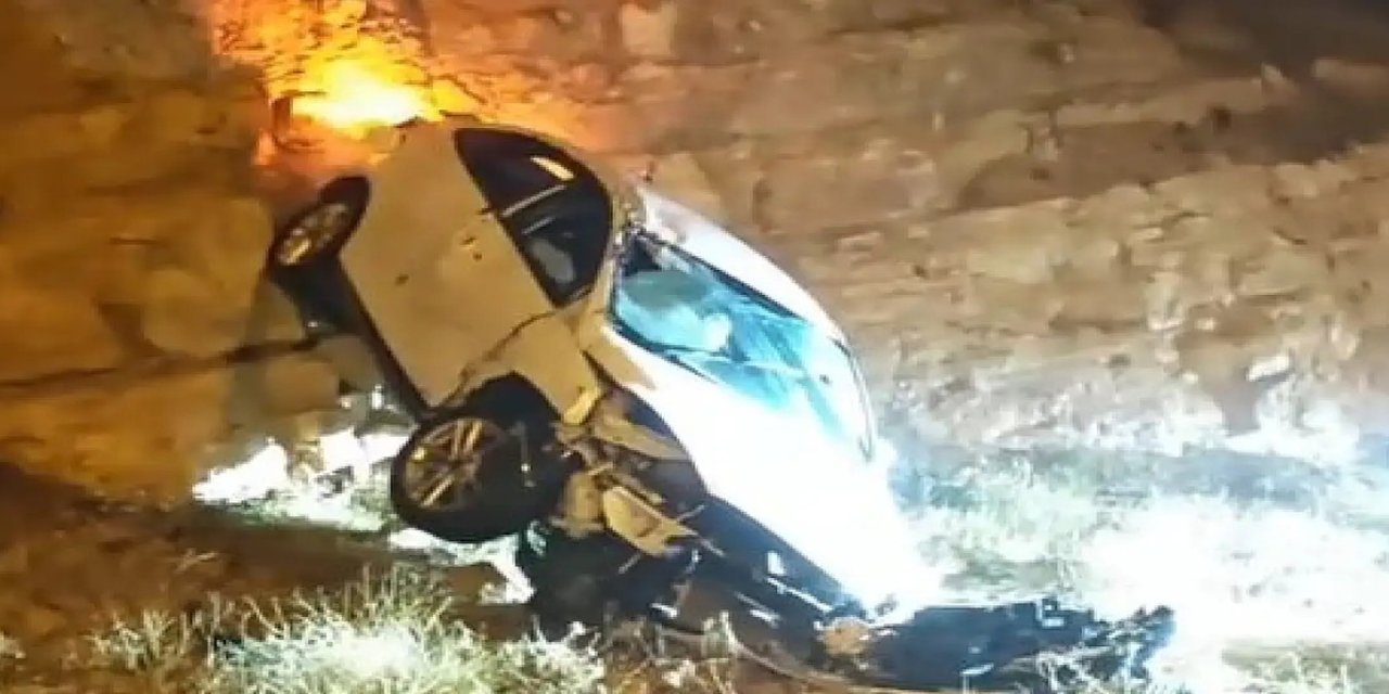 Siirt’te kayganlaşan yolda otomobil devrildi: 1 yaralı