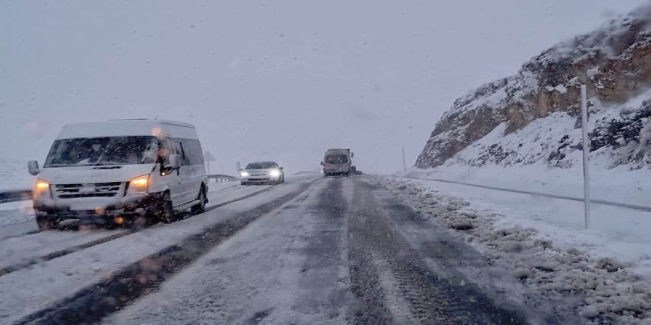 Kubbe Dağı beyaza büründü