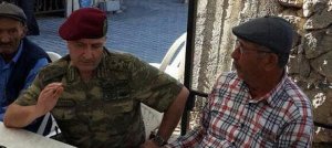 Aksakallı Paşa Ömer Halisdemir'in ailesini ziyaret etti