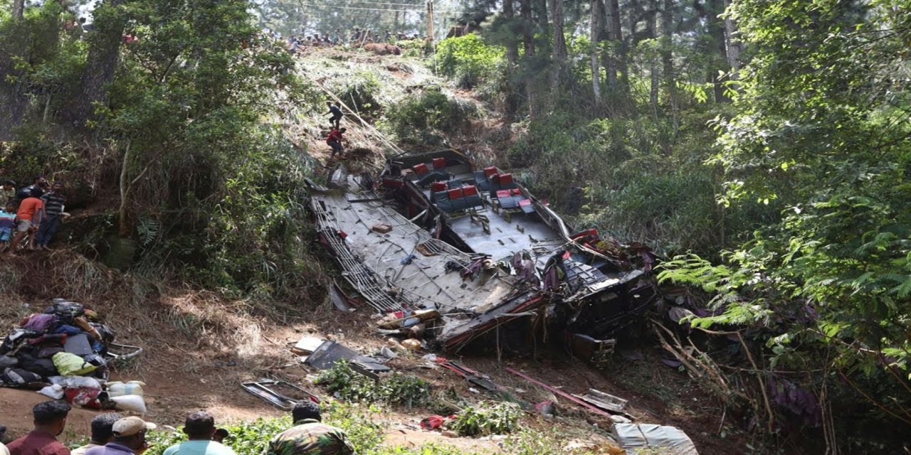 Ekvador'da otobüs şarampole yuvarlandı: 21 ölü, 40 yaralı