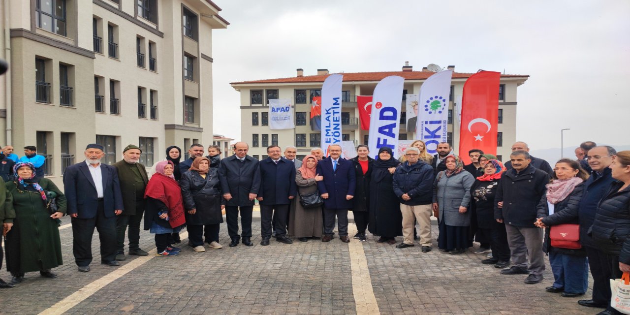 Malatya'da depremzedeler için yapılan kalıcı konutların teslimi sürüyor
