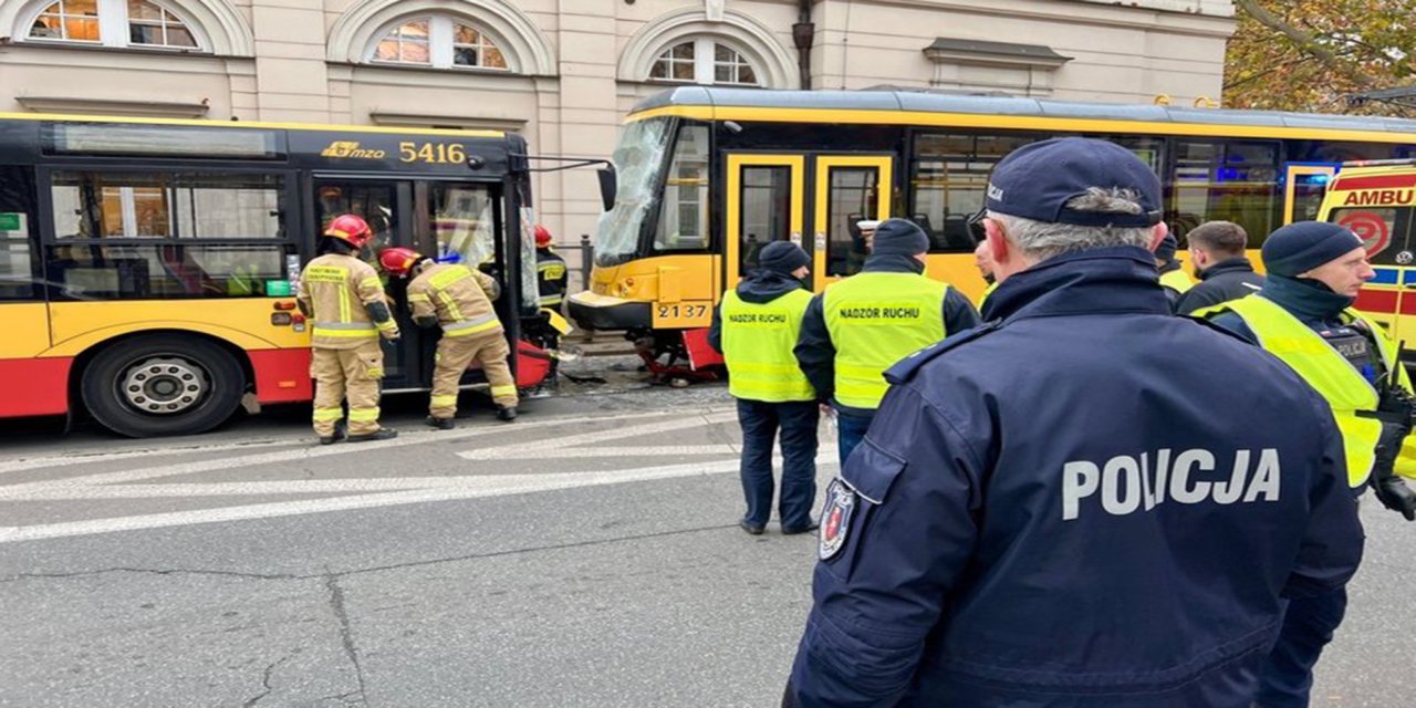 Polonya'da iki tramvay ile otobüs çarpıştı: 24 yaralı