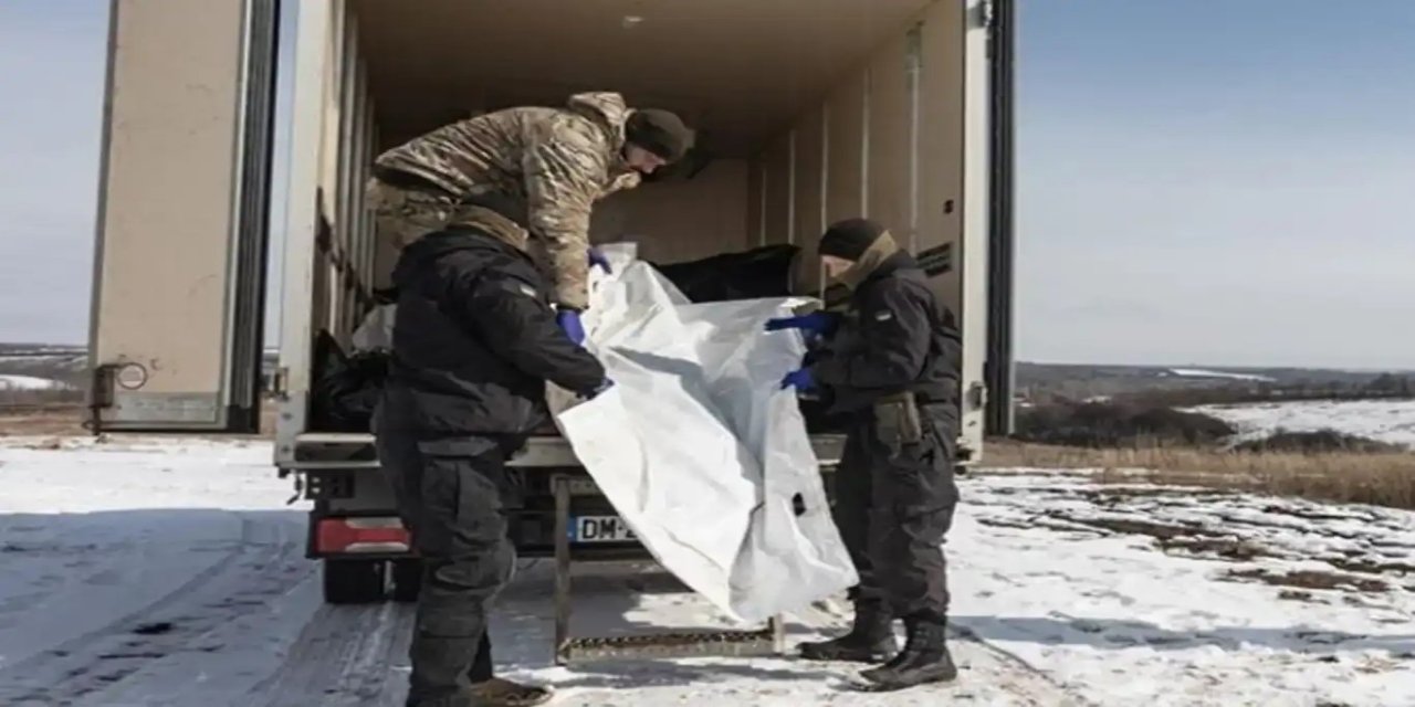 Ukrayna, Rusya’dan 1000 askerin cenazesini teslim aldı