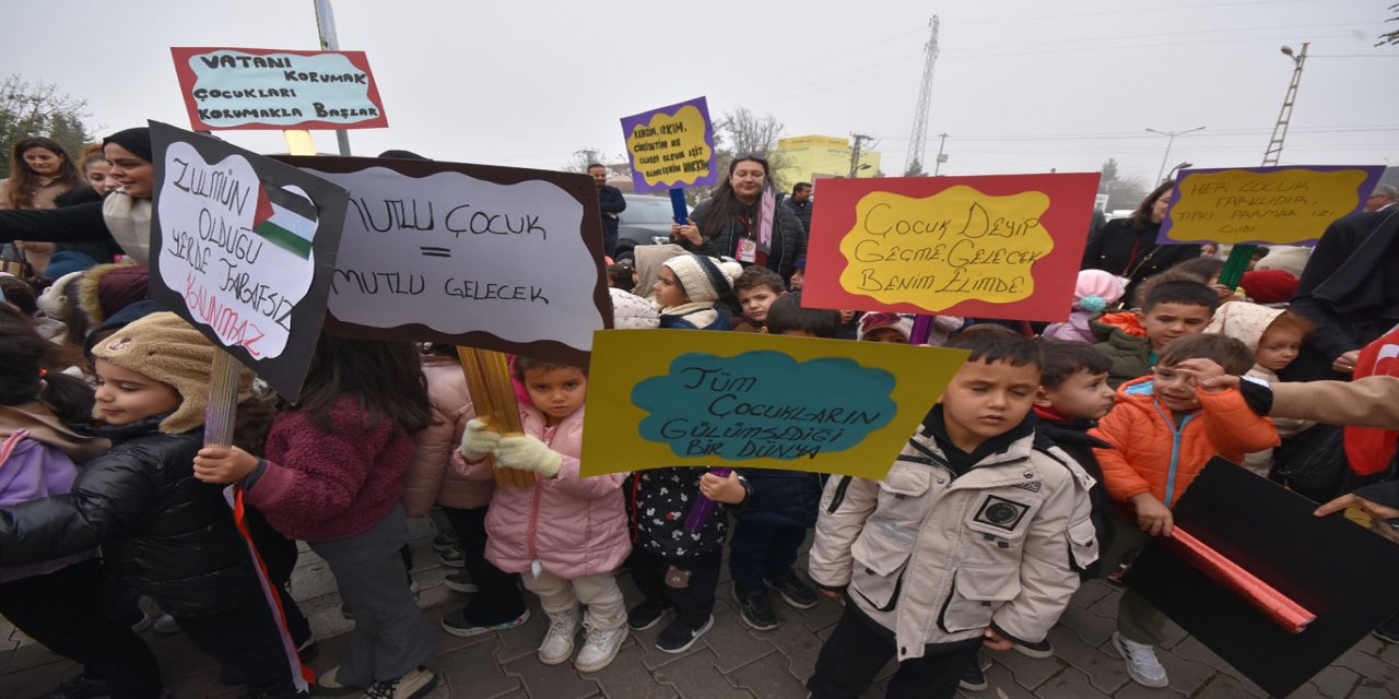 Minik öğrencilerden Dünya Çocuk Hakları Günü'nde Gazze mesajı