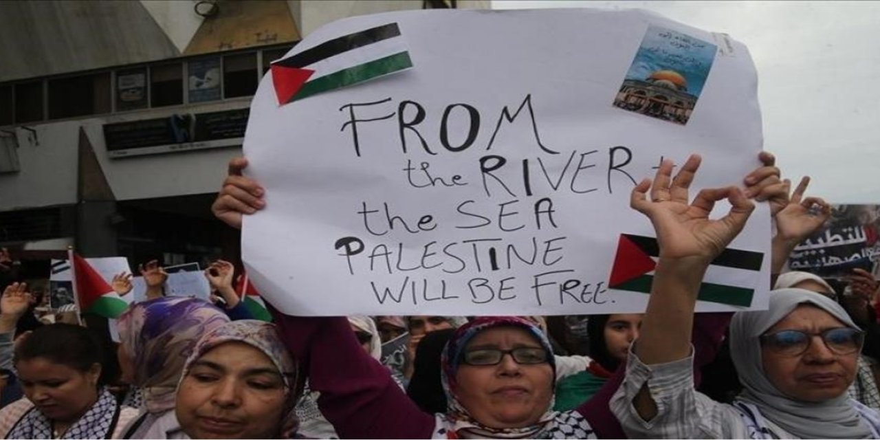 İşgalcilerin Gazze'de işlediği suçları kınamak için Rabat'ta gösteri düzenlendi