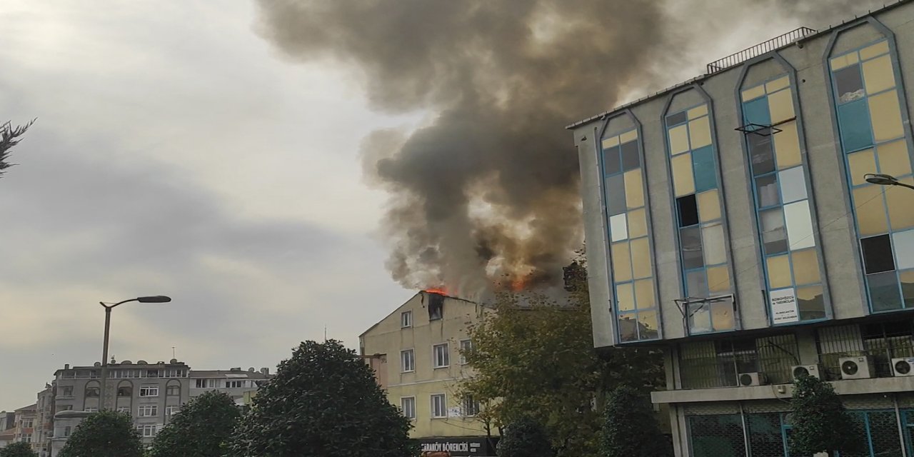 Güngören'de tekstil firmasında yangın