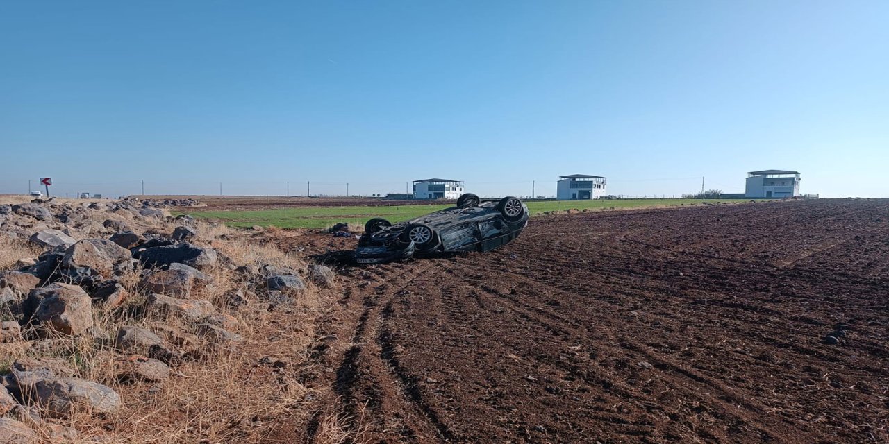 Diyarbakır'da karşı şeride geçen otomobil kazaya yol açtı: 3 yaralı