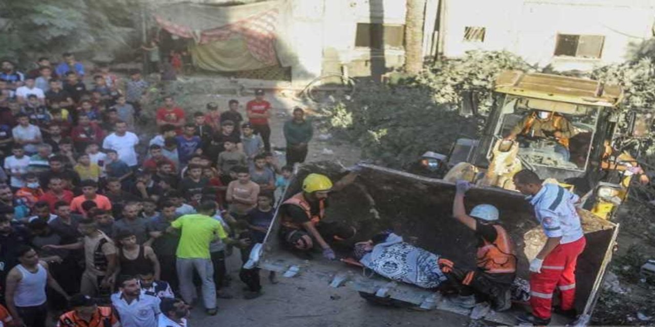 Gazze'de bir binanın enkazı altından 8 şehidin naaşına ulaşıldı