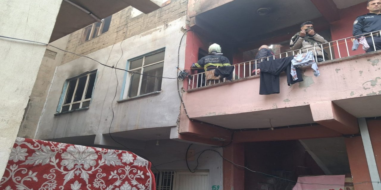Batman'da elektrikli soba yangını: 3 katlı evde maddi hasar oluştu