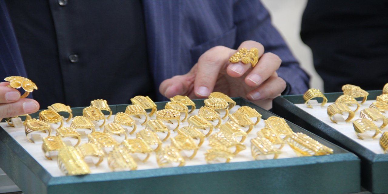 Altın güne yükselişle başladı