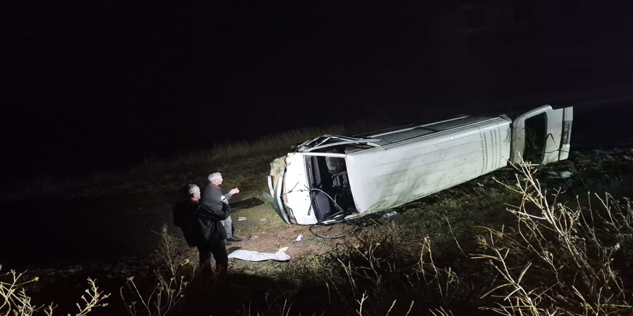 Yanan evi için aracıyla yola çıkan şahıs kaza yaptı: 2 yaralı