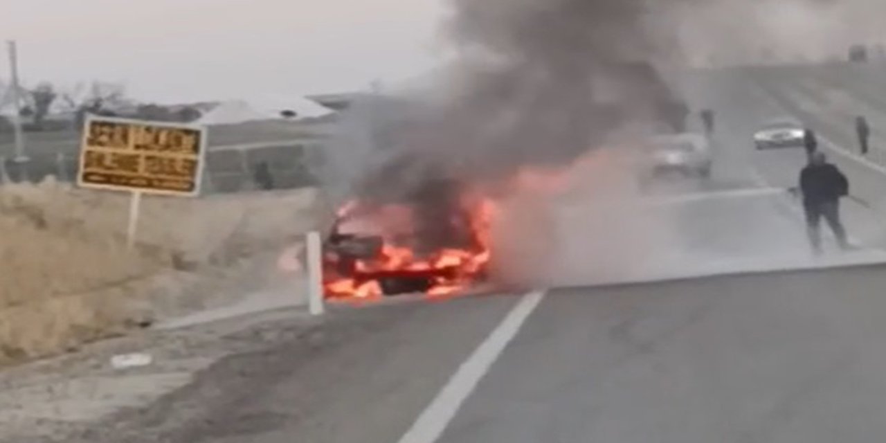 Diyarbakır'da alev alan araç korkuttu