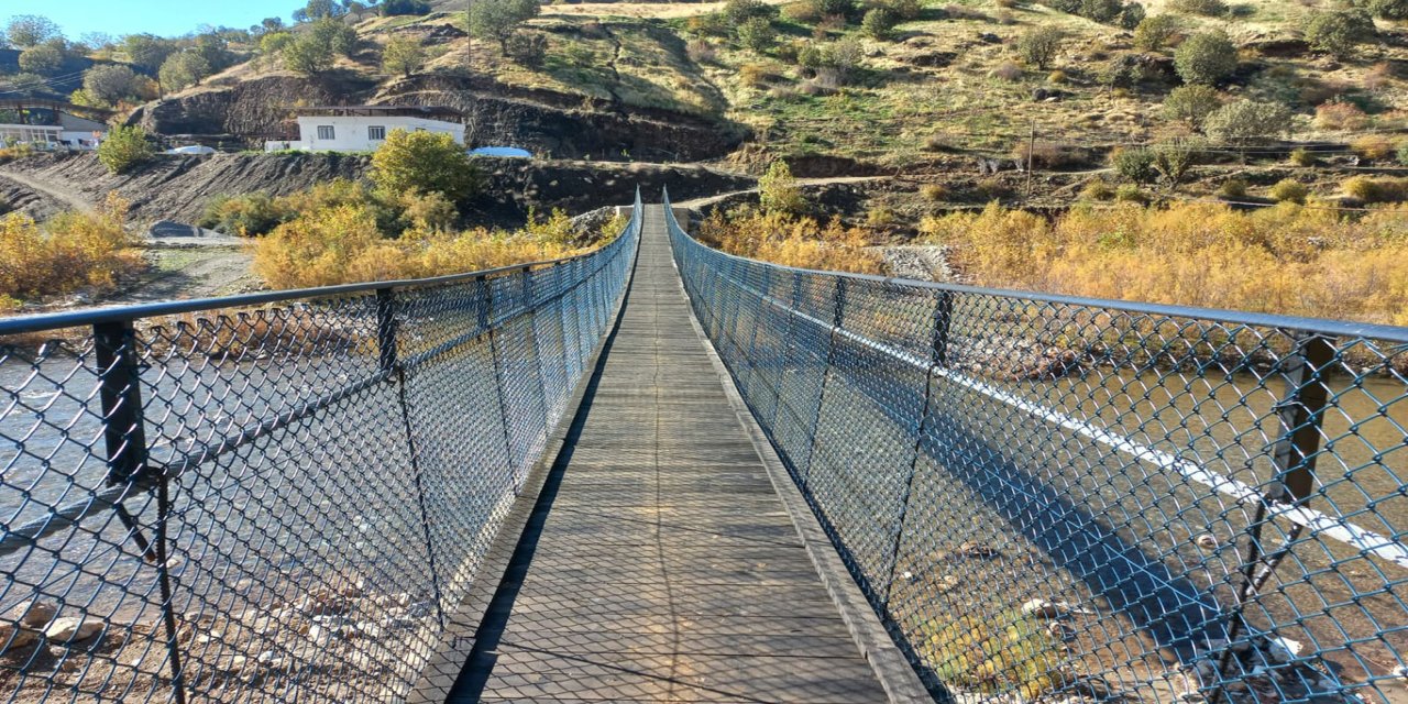 Batman'da 60 metrelik asma köprü tamamlandı