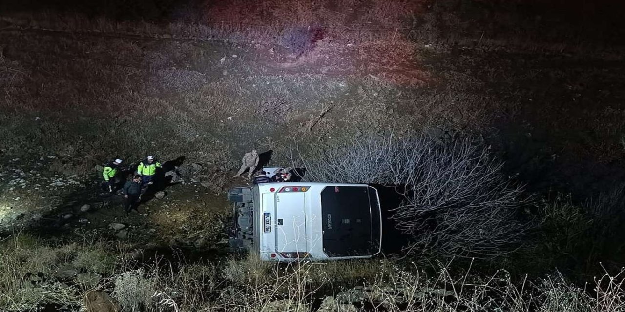 Maden işçilerini taşıyan servis uçuruma yuvarlandı: 2'si ağır 15 yaralı