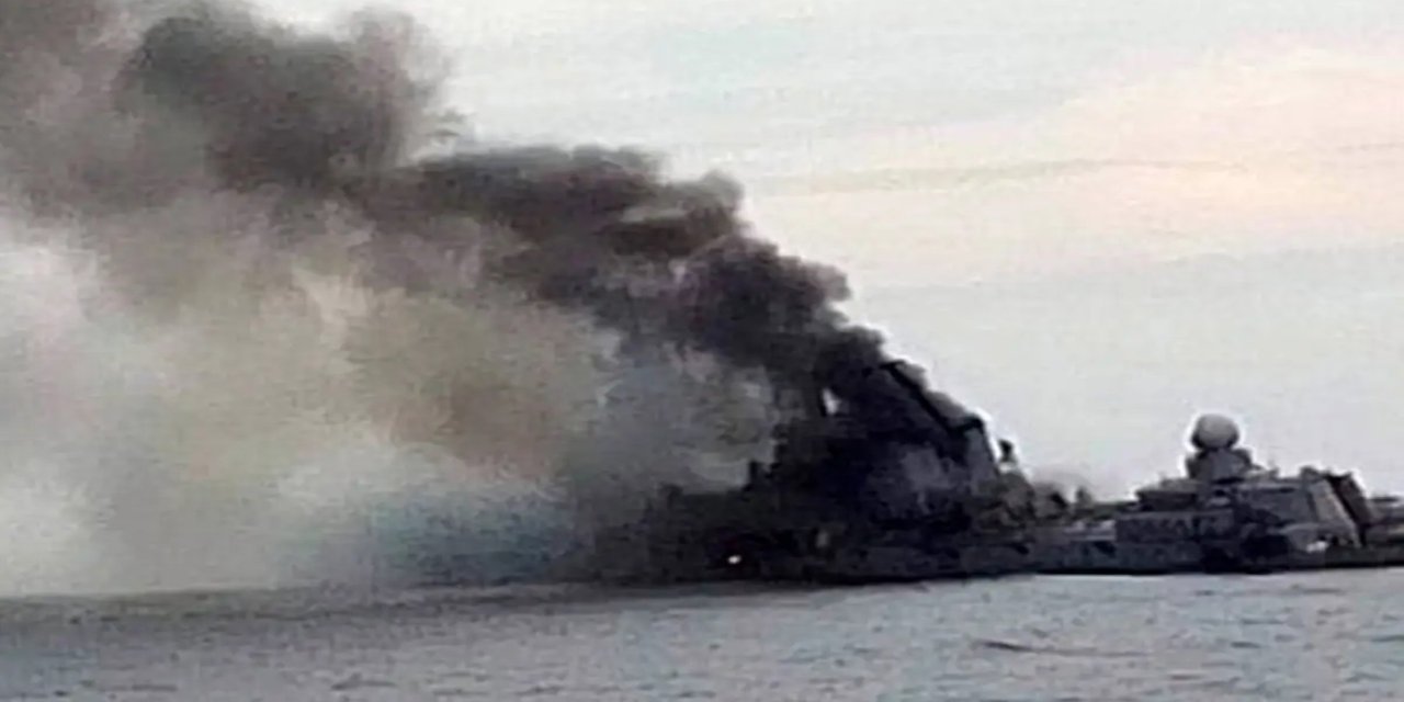 Ukrayna istihbaratı, Karadeniz'deki iki gemiye saldırı anını paylaştı