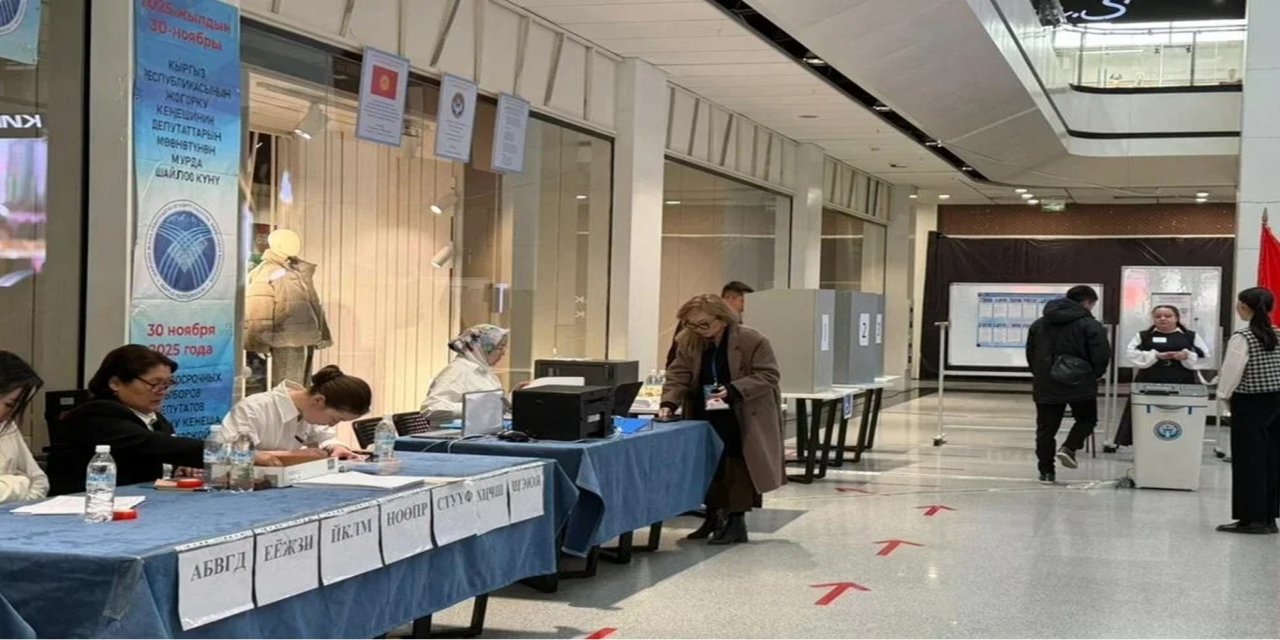 Kırgızistan'da erken parlamento seçimleri yapılıyor