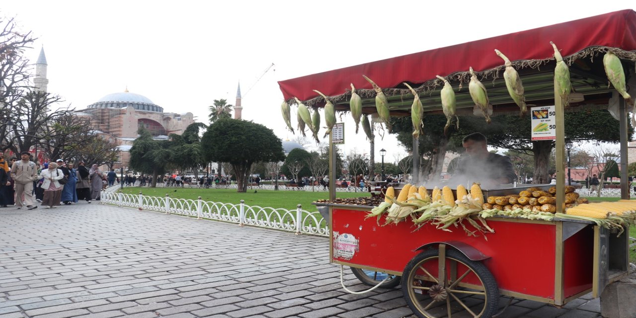 Tarihin gölgesinde sokak lezzetleri