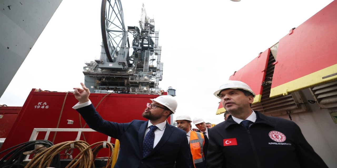 Bakan Bayraktar, Sakarya Gaz Sahası Faz-2 çalışmalarını inceledi