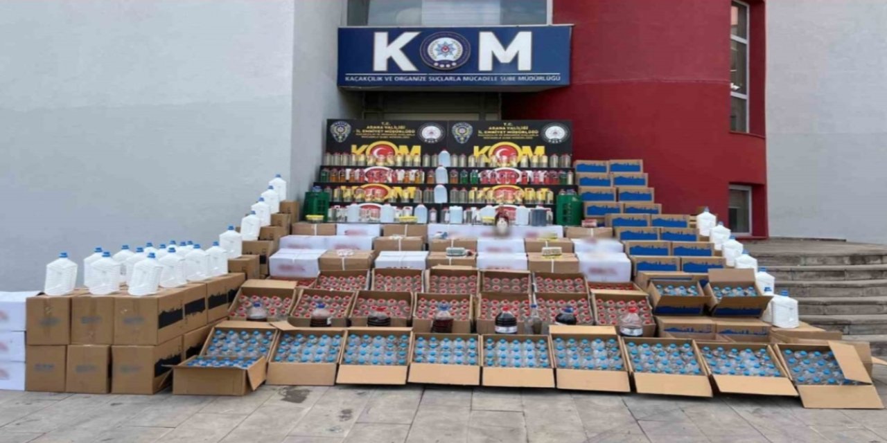Adana'da 4 ton etil alkol, çok sayıda çek ve altın ele geçirildi