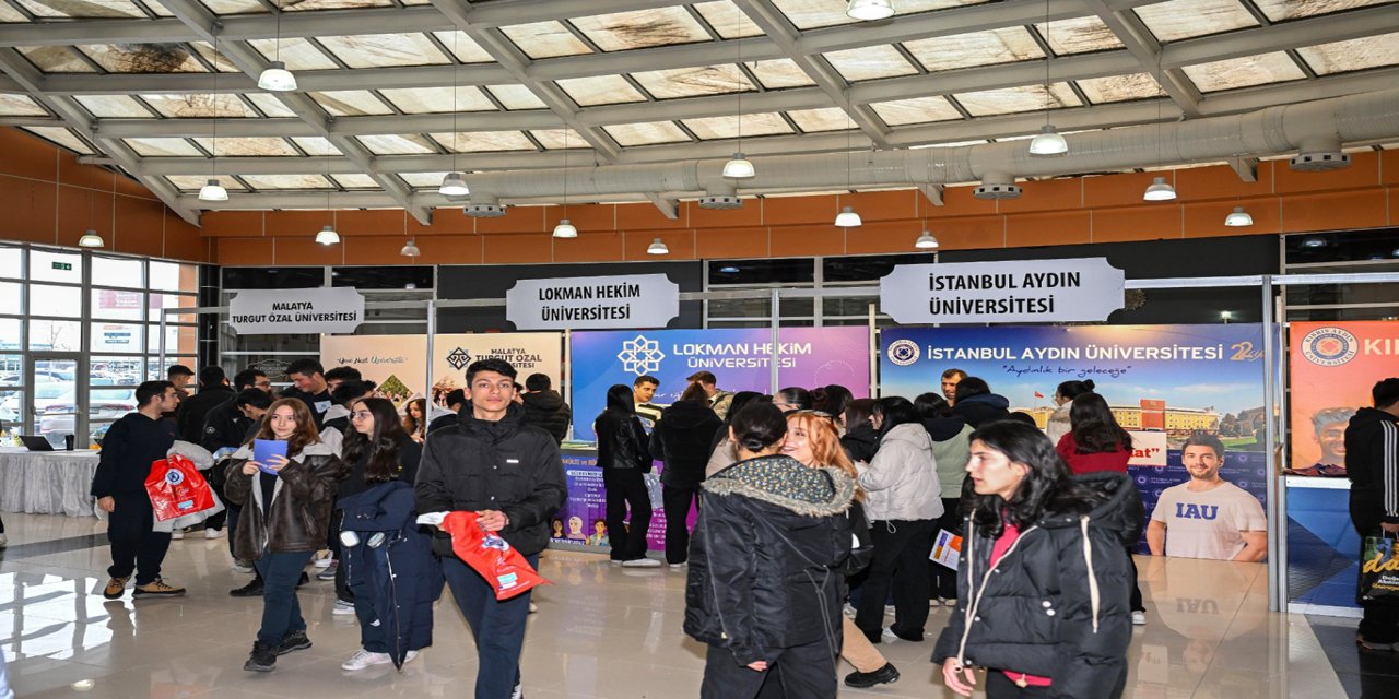 Malatya Büyükşehir Belediyesi'nin düzenlediği 'Üniversite Bölüm Tanıtım Günleri'ne yoğun ilgi