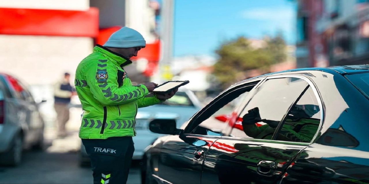Antalya’da trafik denetimlerinde 13 bin 267 sürücüye ceza uygulandı