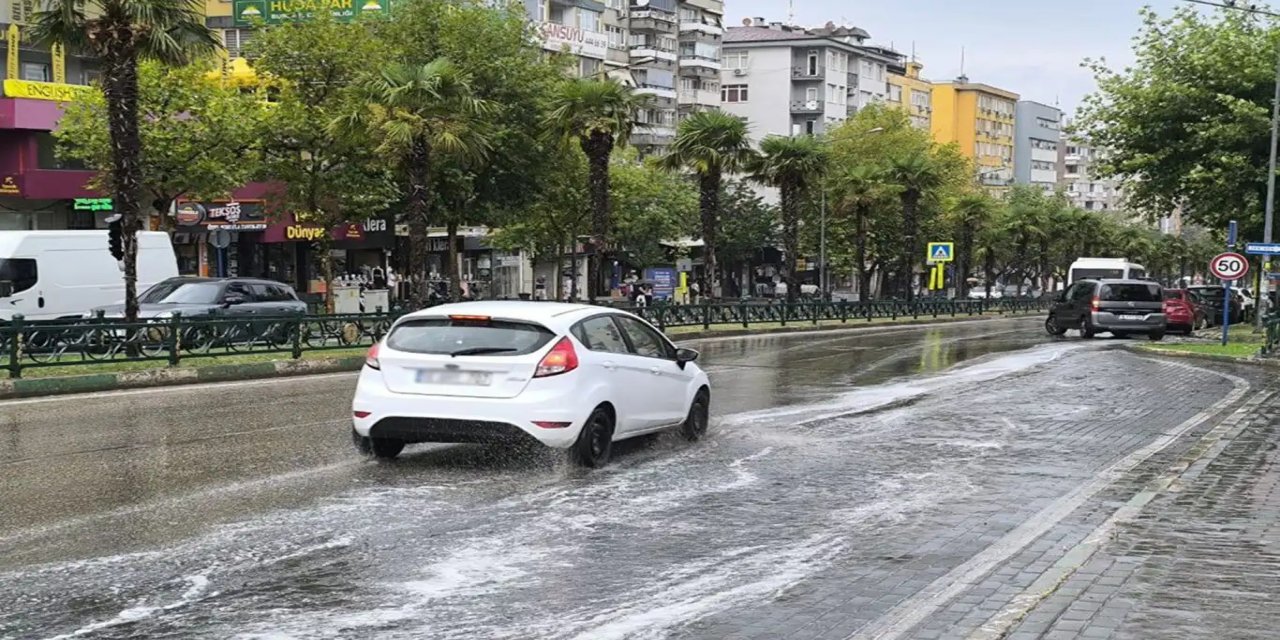 Yağışlı havalar trafikte riskleri artırıyor!