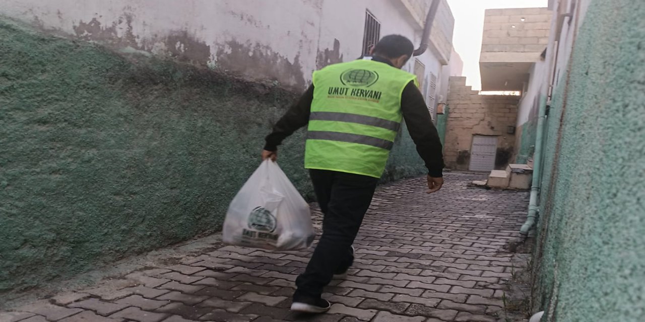 Umut Kervanı Şanlıurfa'da ihtiyaç sahiplerinin yüzünü güldürdü