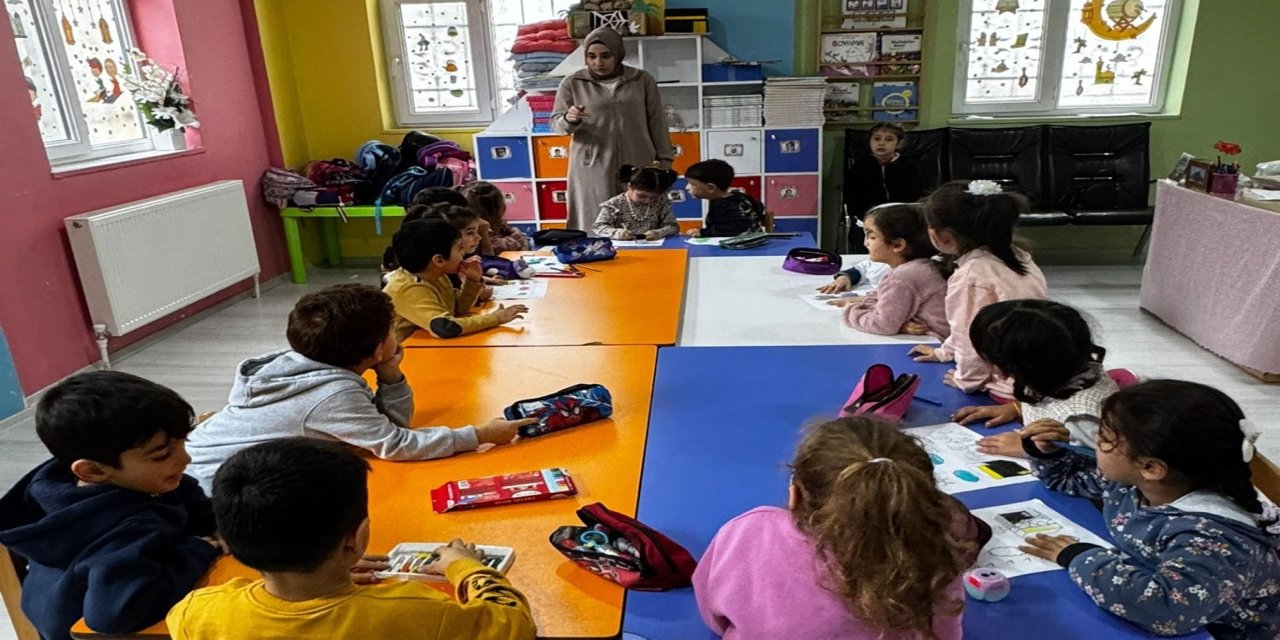 Uzmanlardan ailelere uyarı: Çocuklara, gelişim dönemlerine uygun ilgi ve dengeli beslenme şart