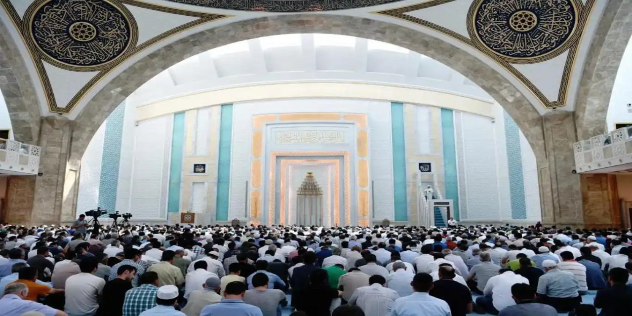 Cuma hutbesi: İnsan; kâinatın gözbebeği