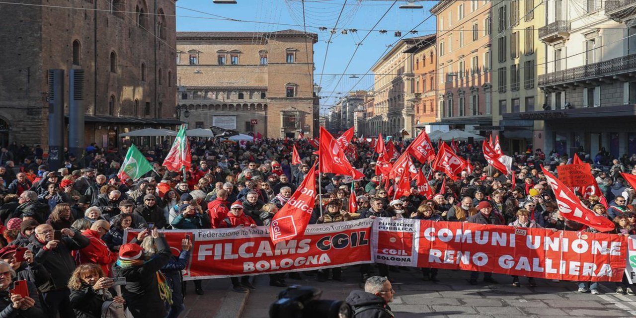 İtalya'da işçiler hükümeti protesto için grevde