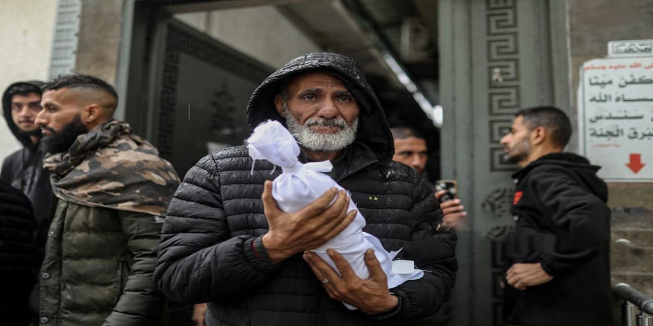 Gazze'de fırtına ve soğuk hava: 14 şehit, on binlerce çadır kullanılamaz hale geldi