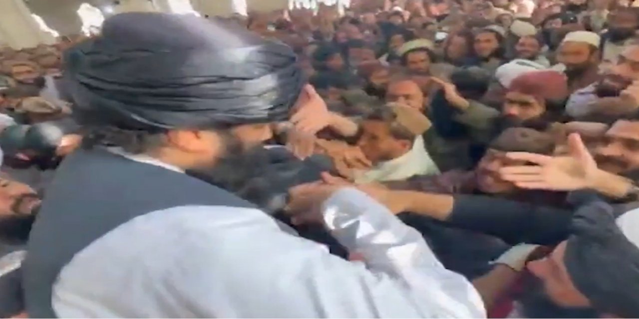 Afganistan İçişleri Bakanı tebdil-i kıyafetle denetime çıktı, halkın yoğun ilgisiyle karşılaştı