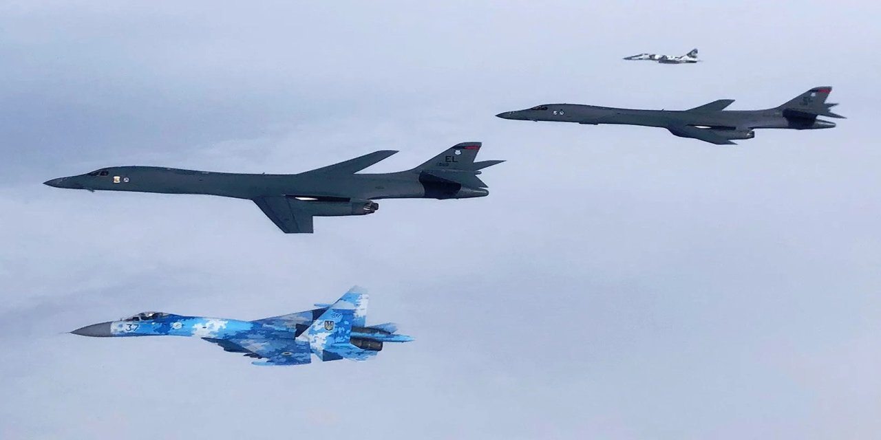 Rusya'la ait uzun menzilli bombardıman uçakları Karadeniz'de