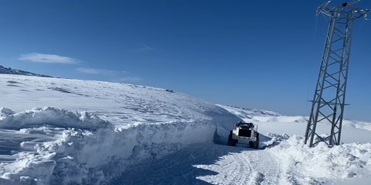 Şırnak’ta kar nedeniyle kapanan köy yolları için çalışmalar sürüyor