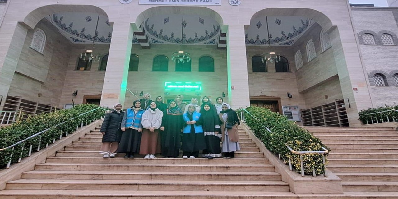 Batman'da kız öğrenciler sabah namazı programında bir araya geldi