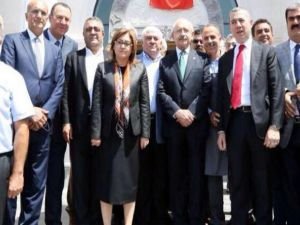 Kemal Kılıçdaroğlu 54 kişinin hayatını kaybettiği Gaziantep'e gitti