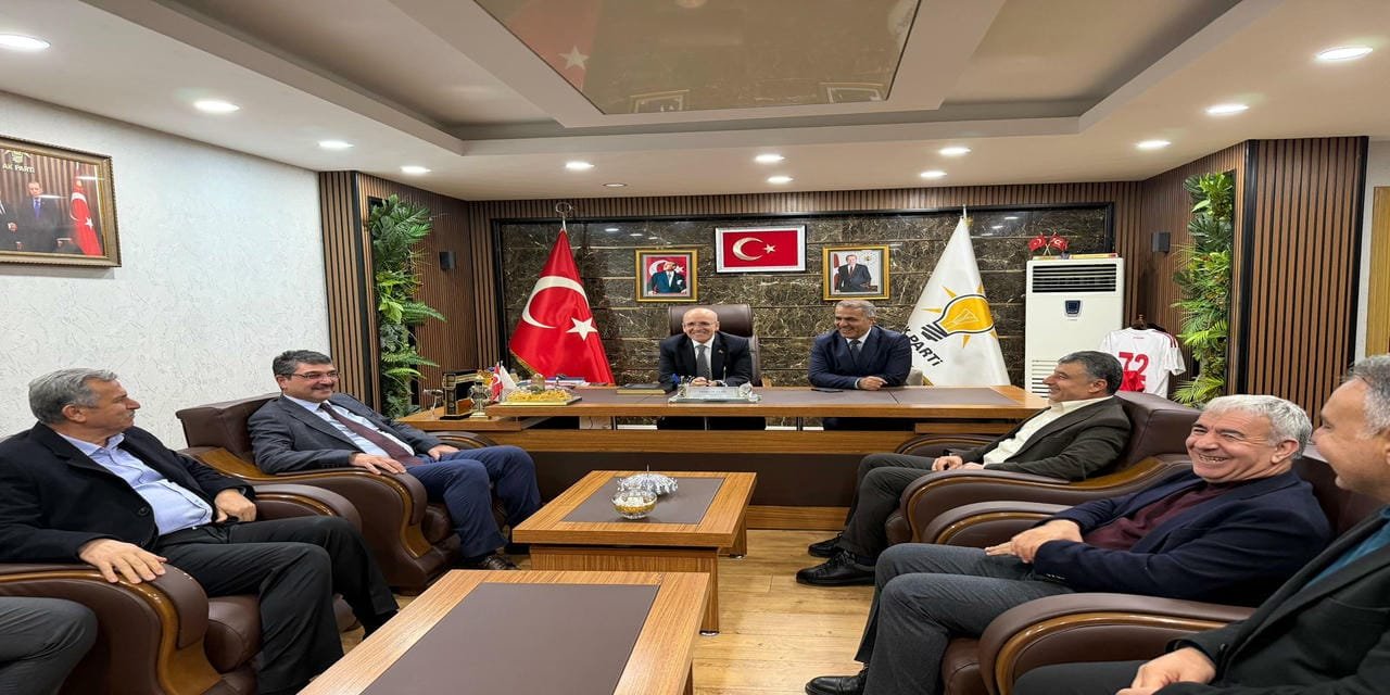 Bakan Şimşek, AK Parti Batman İl Başkanlığını ziyaret etti
