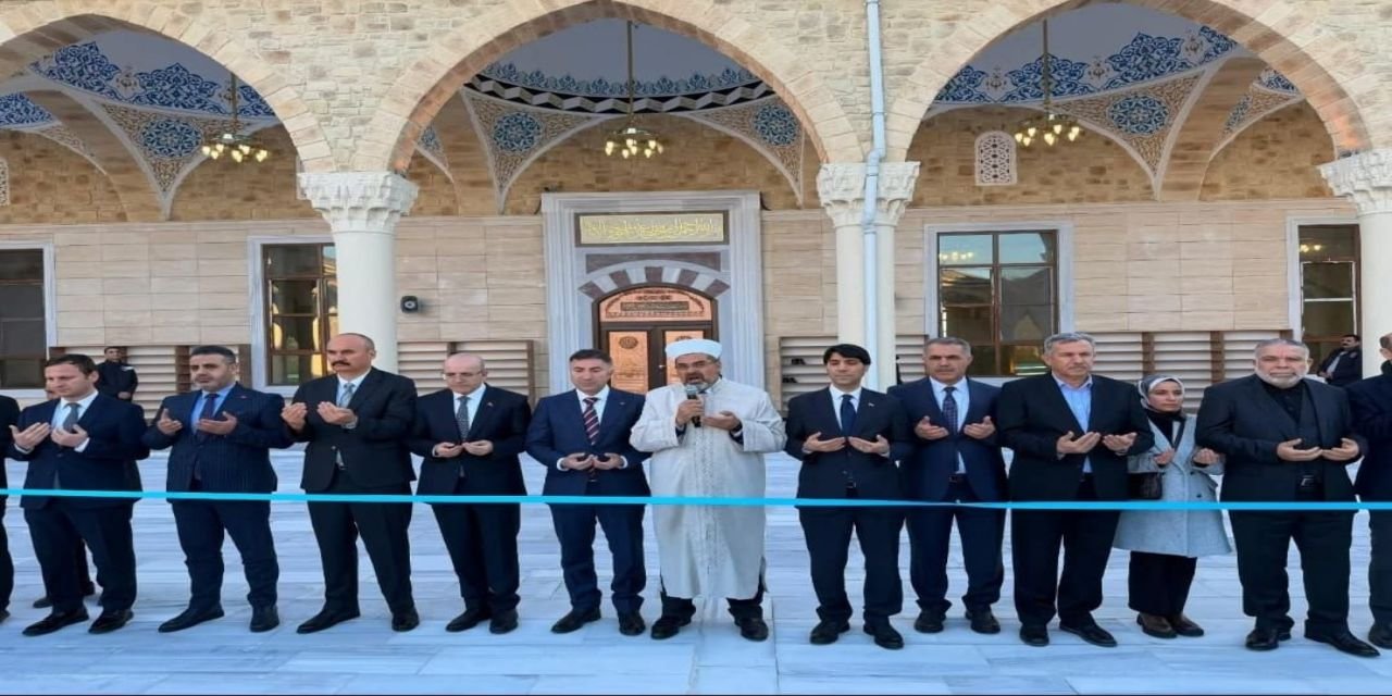 Batman Üniversite Camii Bakan Şimşek'in katılımıyla ibadete açıldı.