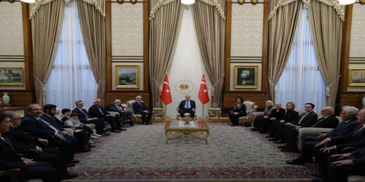 Erdoğan, “Cumhurbaşkanlığı Kültür ve Sanat Büyük Ödülleri” sahiplerini kabul etti