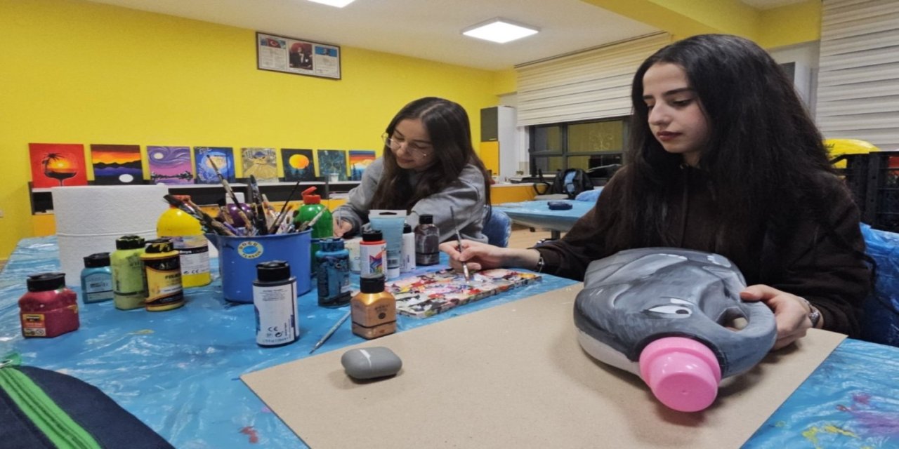 Üstün yetenekli öğrenciler için atıklar çöp değil sanat malzemesi