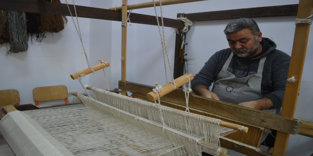 Coğrafi işaretli tiftiği ilmek ilmek dokuyarak sanatta dönüştürüyorlar